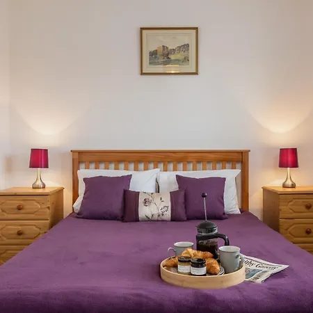 Arundel - Luxurious, Homely & Dog Friendly With Parking Holiday home