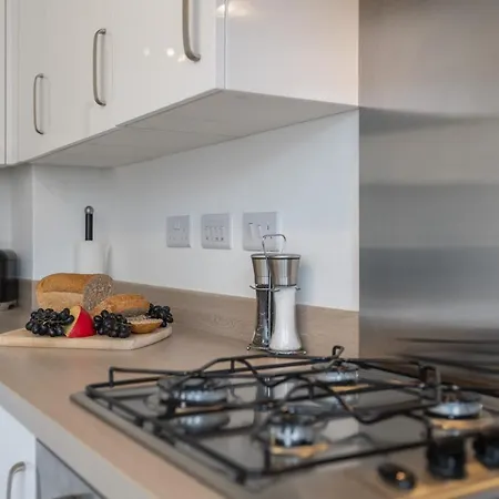 Holiday home Arundel - Luxurious, Homely & Dog Friendly With Parking Whitby
