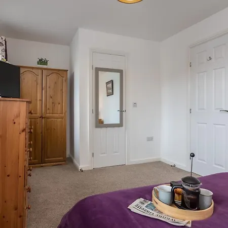 Holiday home Arundel - Luxurious, Homely & Dog Friendly With Parking Whitby