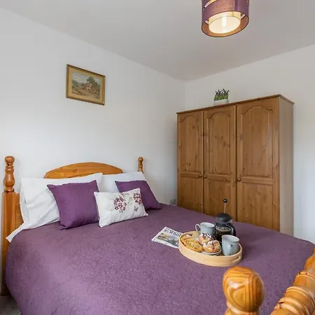 Arundel - Luxurious, Homely & Dog Friendly With Parking