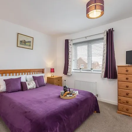 Arundel - Luxurious, Homely & Dog Friendly With Parking Holiday home *
