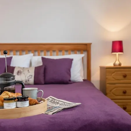 Arundel - Luxurious, Homely & Dog Friendly With Parking Holiday home *