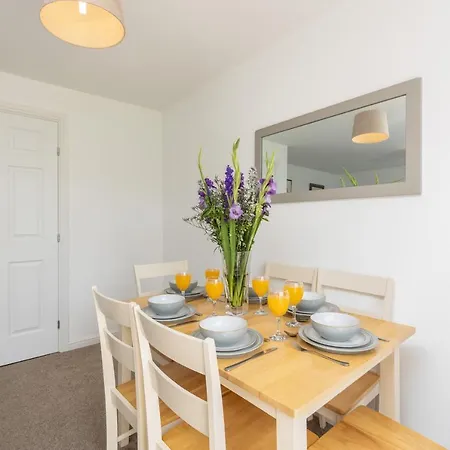 Arundel - Luxurious, Homely & Dog Friendly With Parking Holiday home *