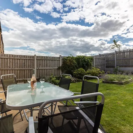 Arundel - Luxurious, Homely & Dog Friendly With Parking *